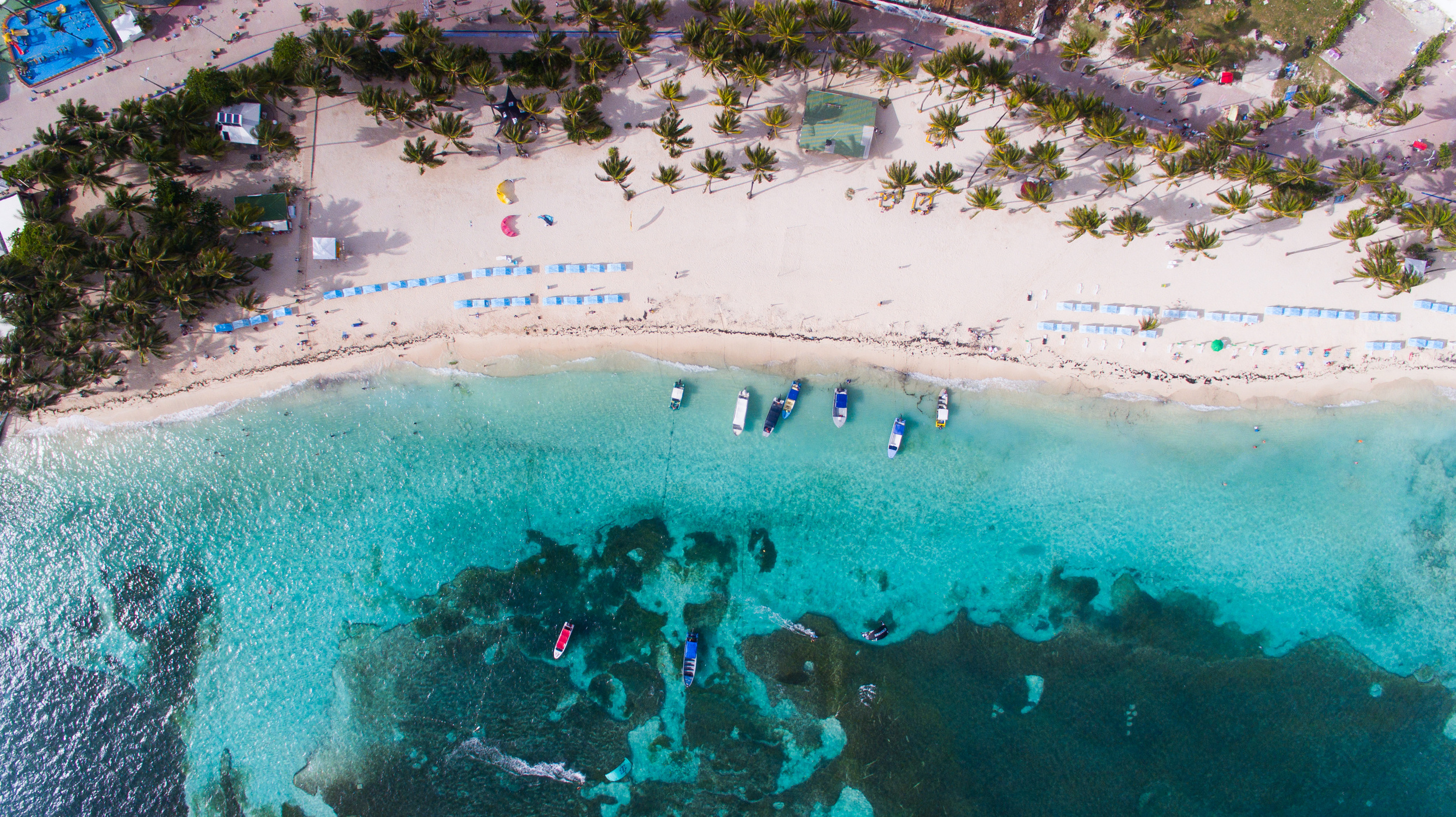 Main Beach of San Andrés Island: Spratt Bight